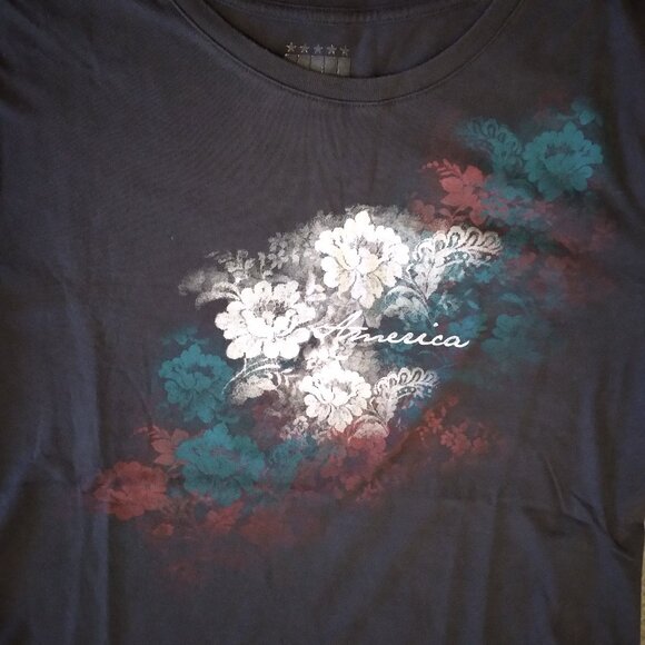 Short-sleeved Sonoma Top with Flowers - Picture 2 of 6